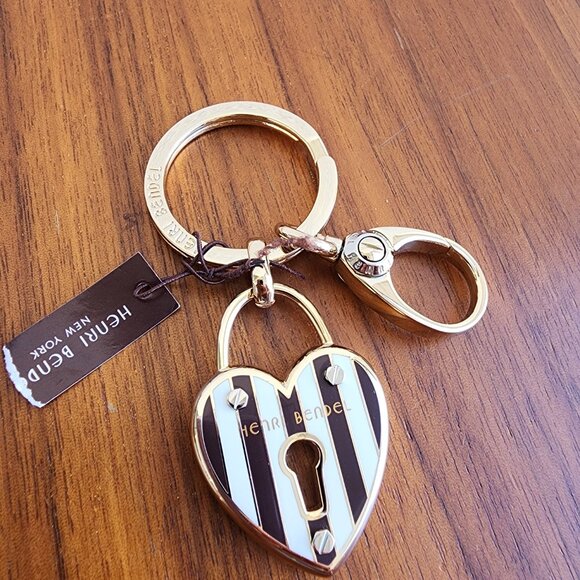 🔴SOLD🔴NWT Henri Bendel Centennial Stripe Heart Lock Gold Tone KeyFob w/Dustbag - Picture 7 of 8